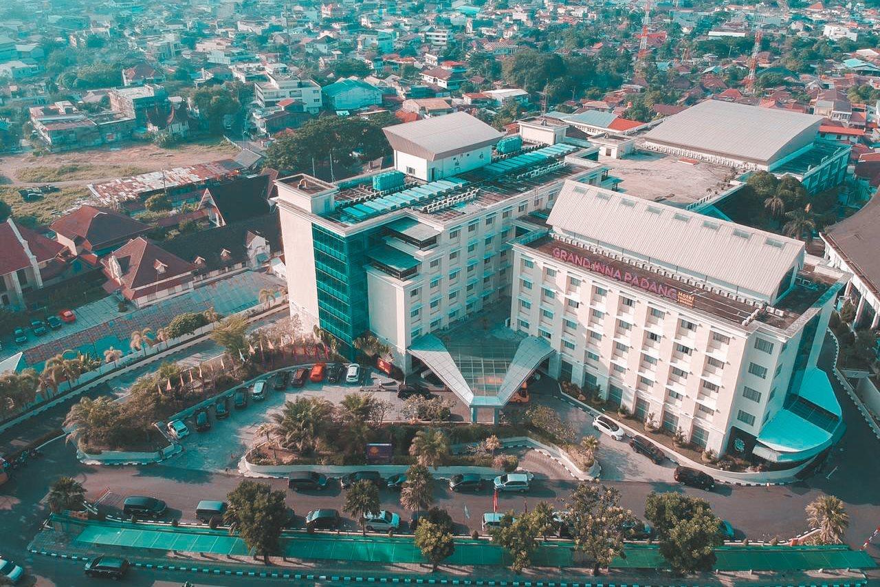 Truntum Padang Hotel Exterior foto