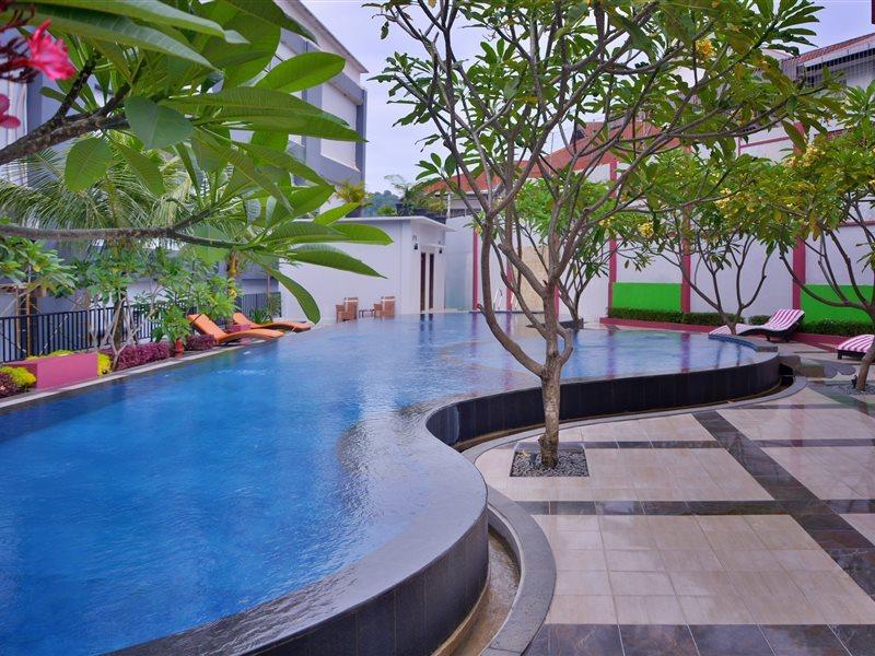 Truntum Padang Hotel Exterior foto