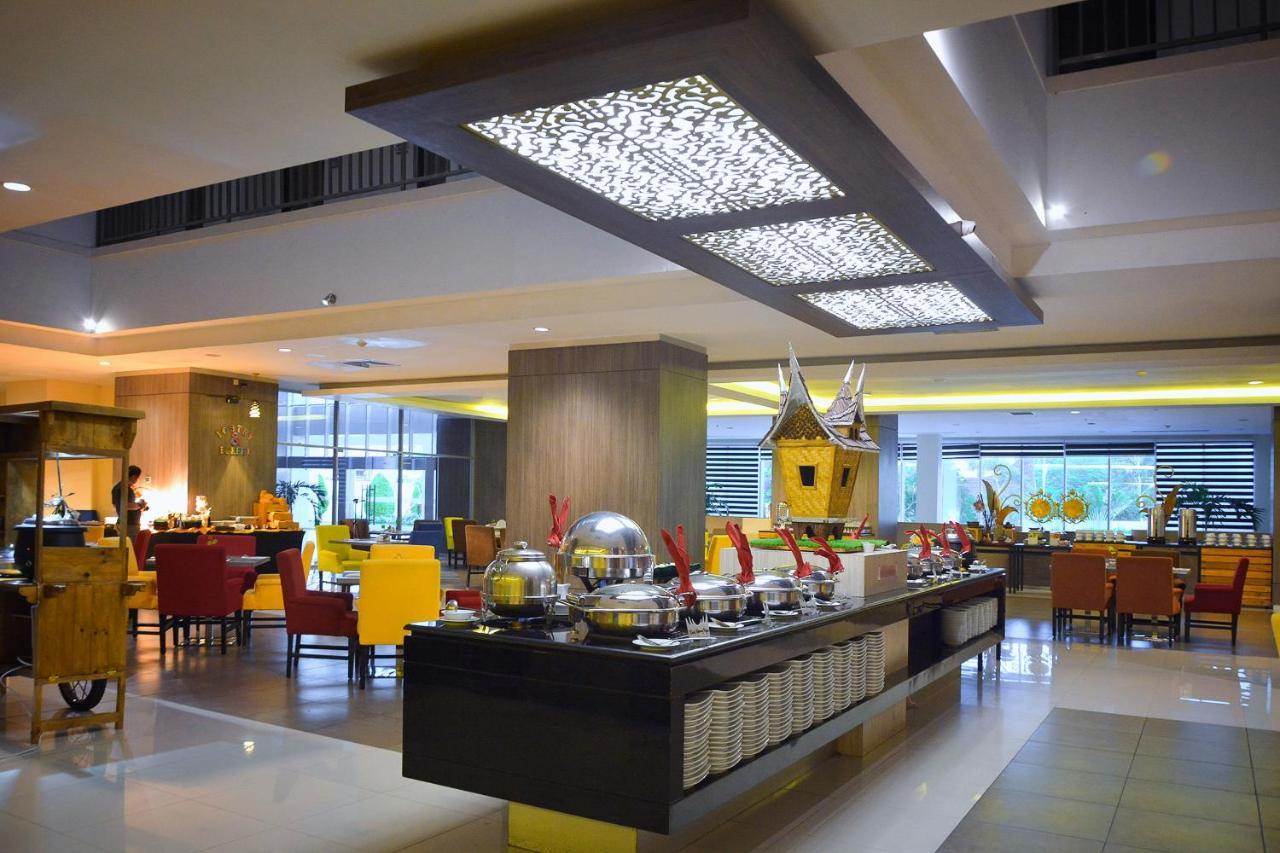Truntum Padang Hotel Exterior foto