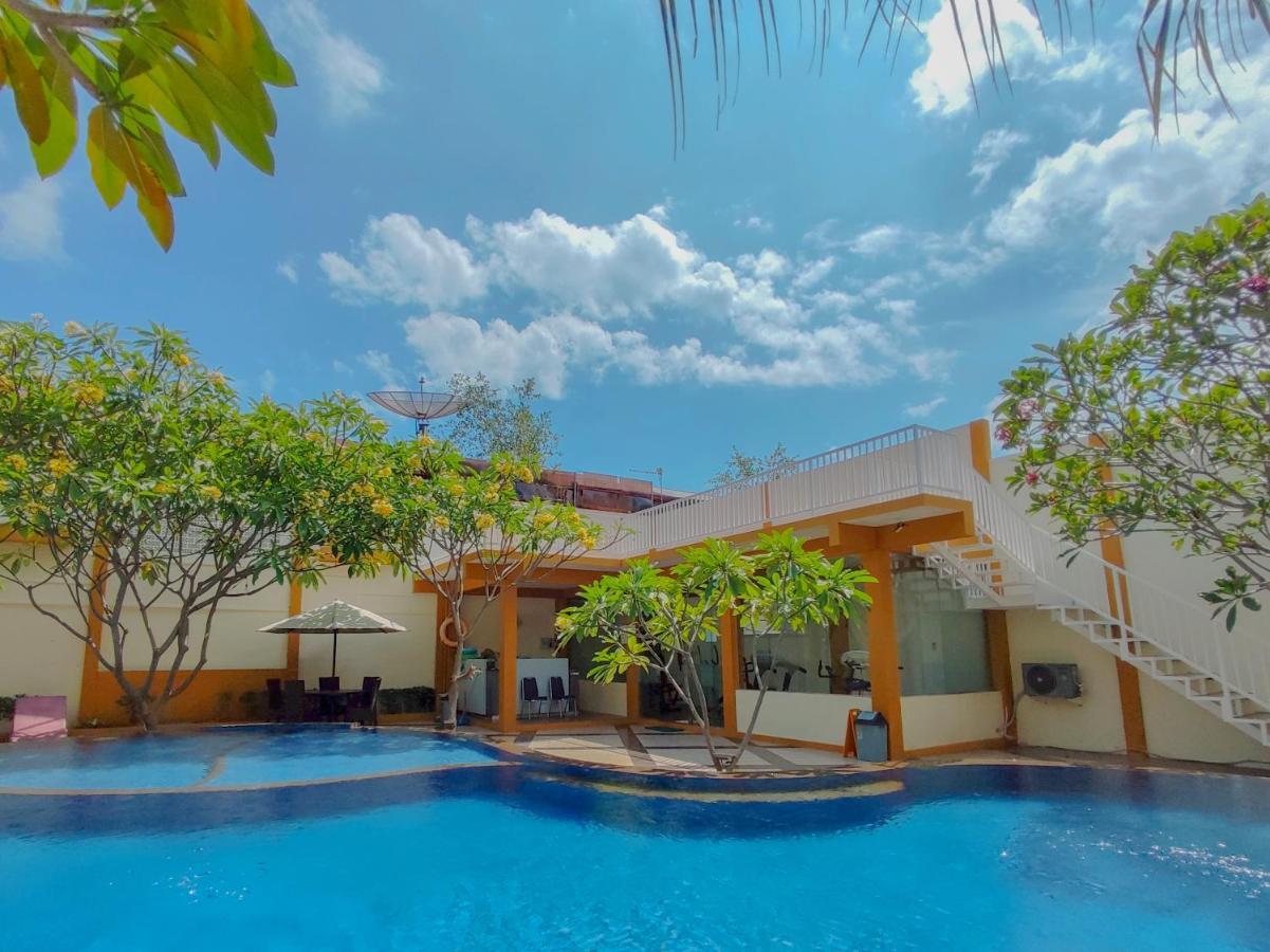 Truntum Padang Hotel Exterior foto