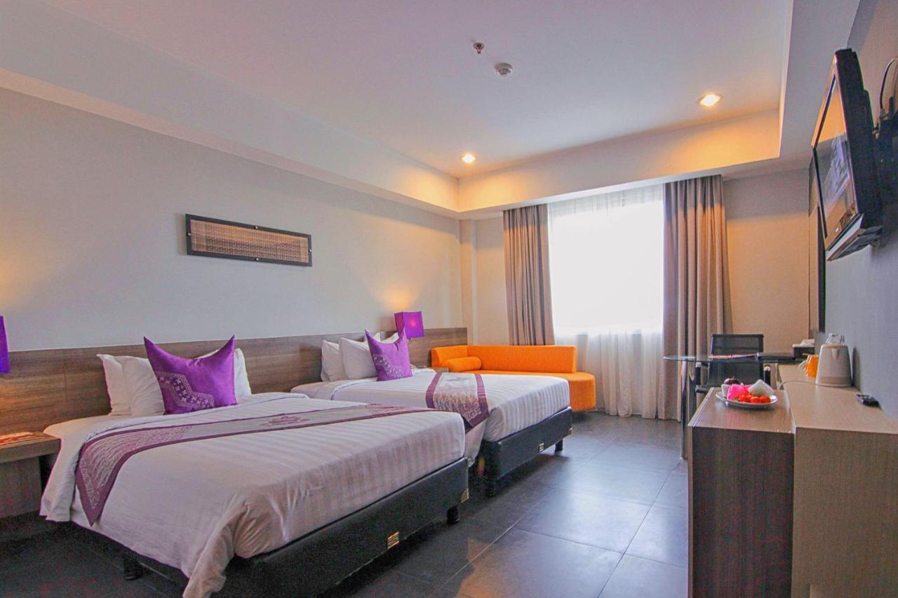 Truntum Padang Hotel Exterior foto
