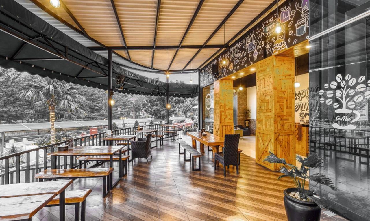 Truntum Padang Hotel Exterior foto
