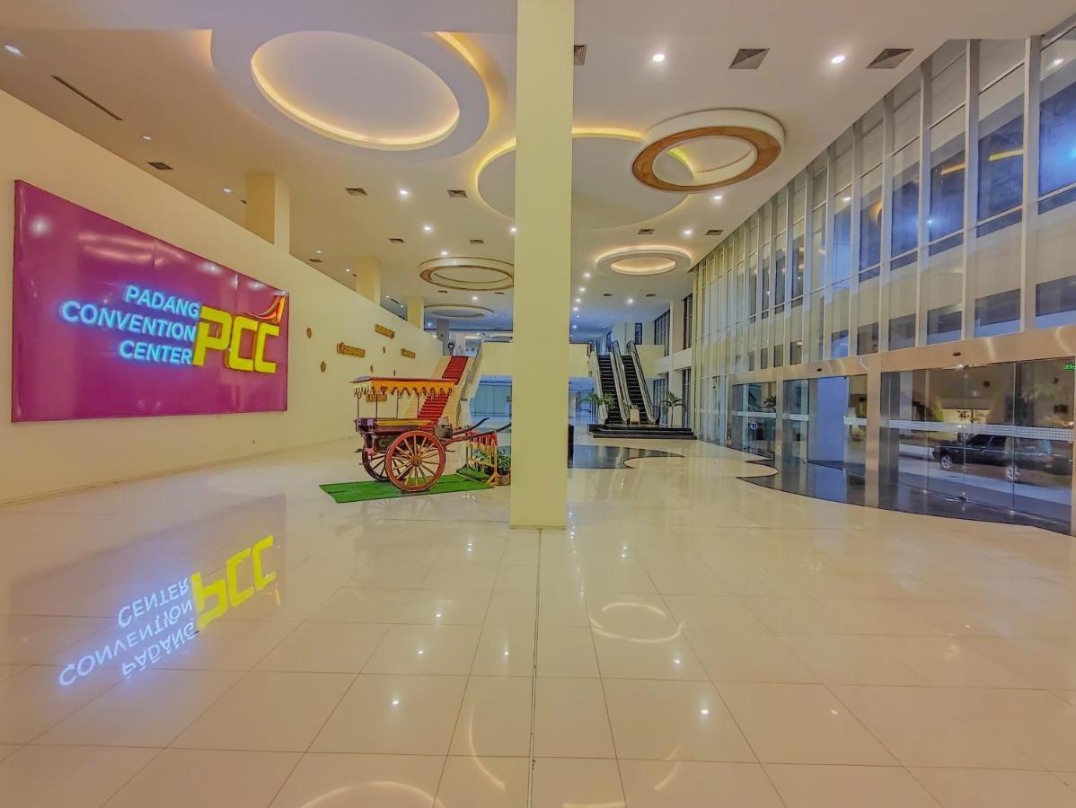 Truntum Padang Hotel Exterior foto