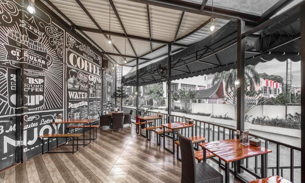 Truntum Padang Hotel Exterior foto