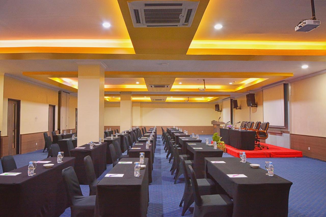 Truntum Padang Hotel Exterior foto