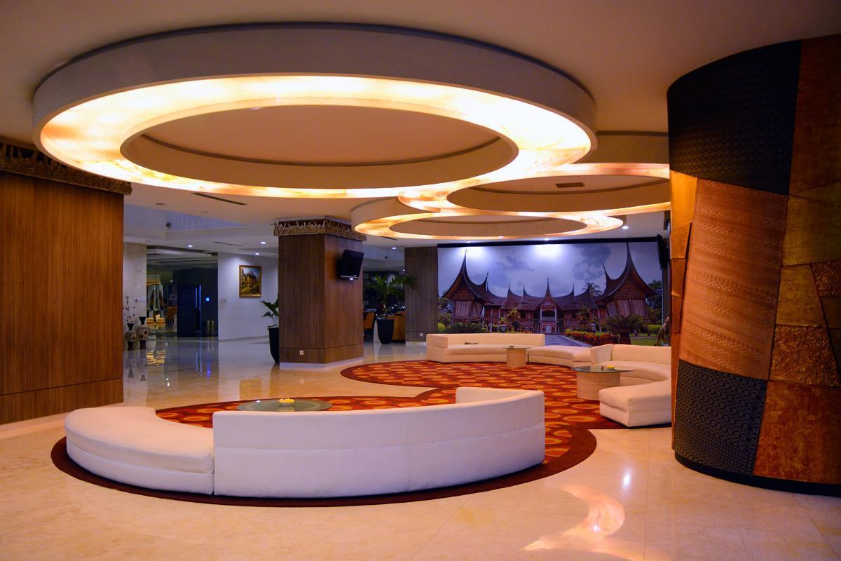 Truntum Padang Hotel Exterior foto