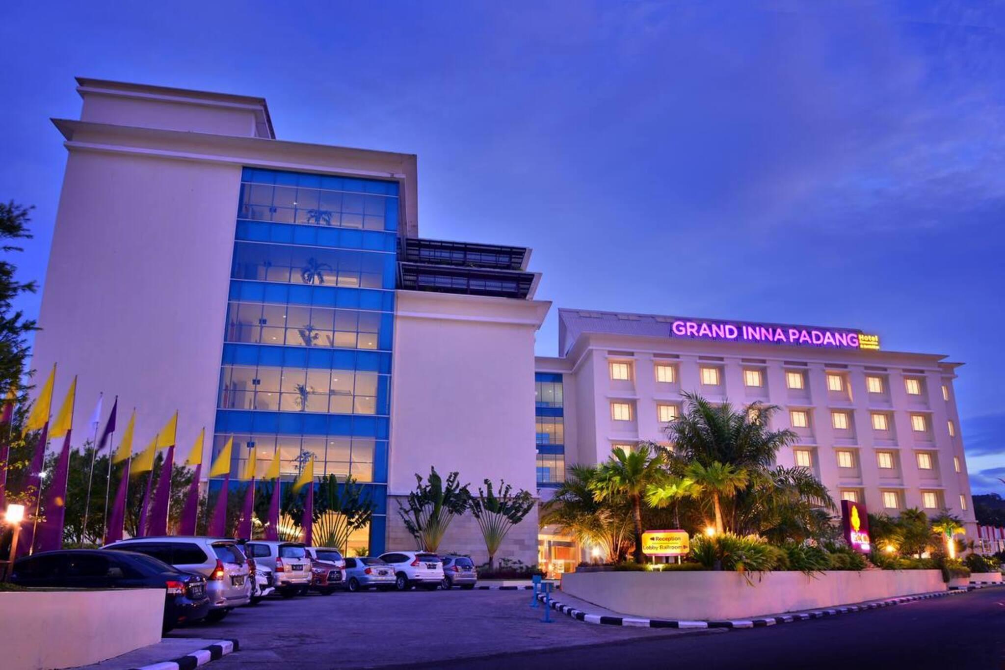 Truntum Padang Hotel Exterior foto