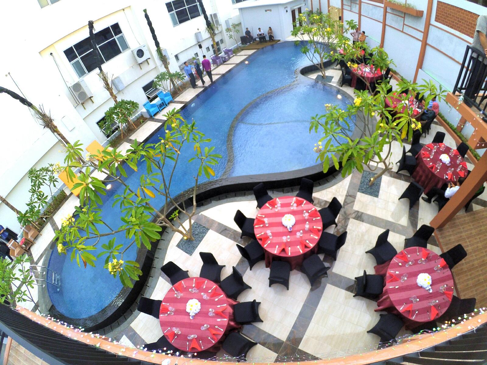 Truntum Padang Hotel Exterior foto