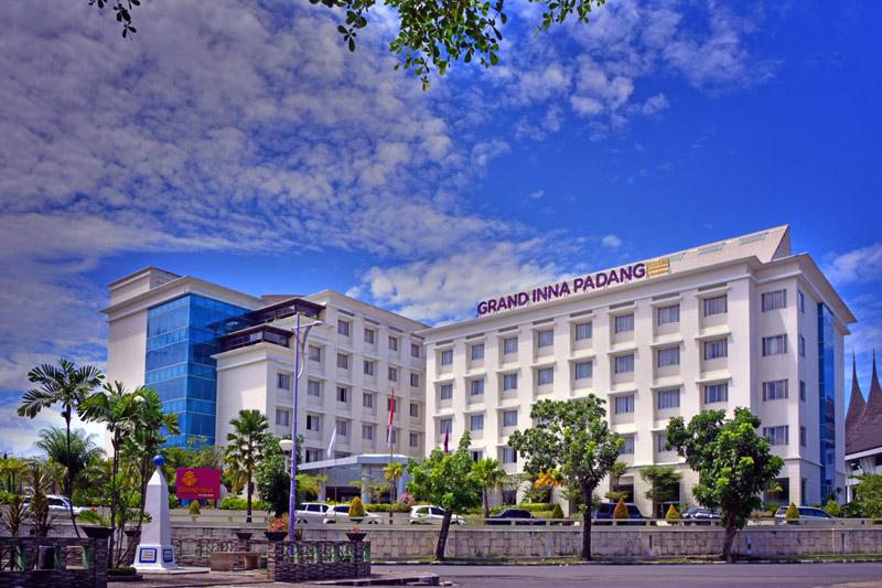 Truntum Padang Hotel Exterior foto