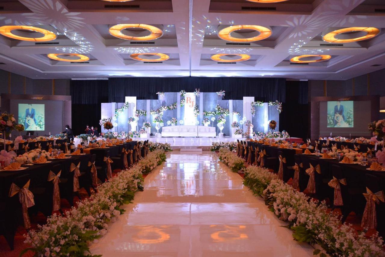 Truntum Padang Hotel Exterior foto