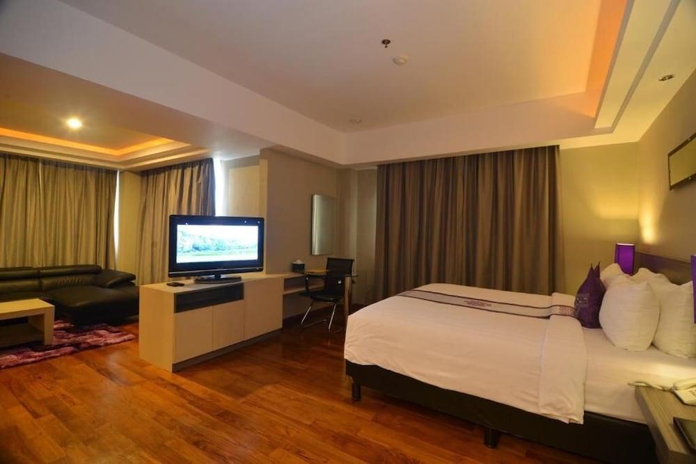 Truntum Padang Hotel Exterior foto