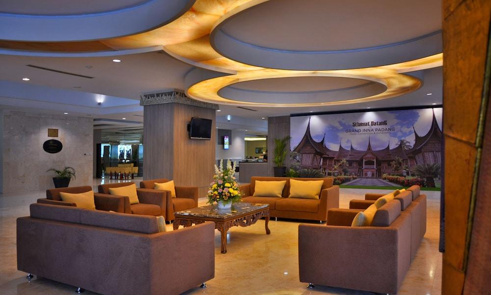 Truntum Padang Hotel Exterior foto