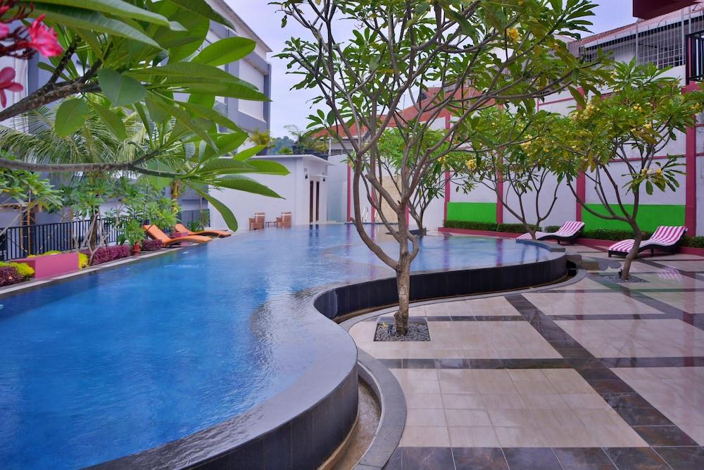 Truntum Padang Hotel Exterior foto