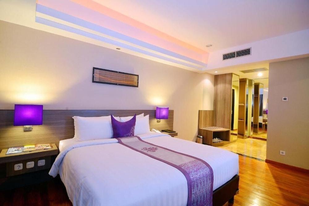 Truntum Padang Hotel Exterior foto