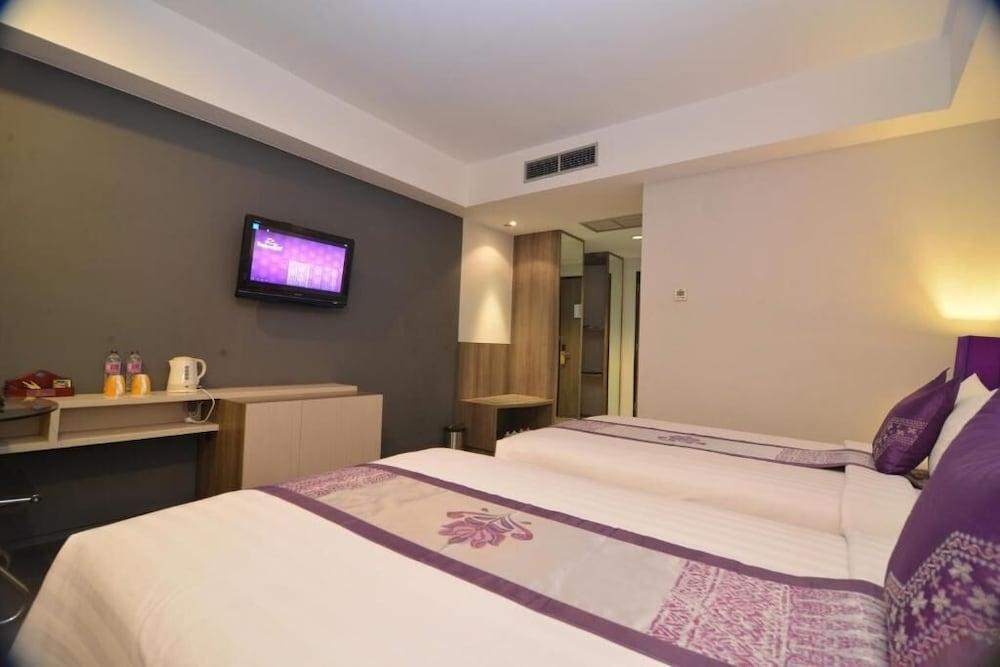 Truntum Padang Hotel Exterior foto