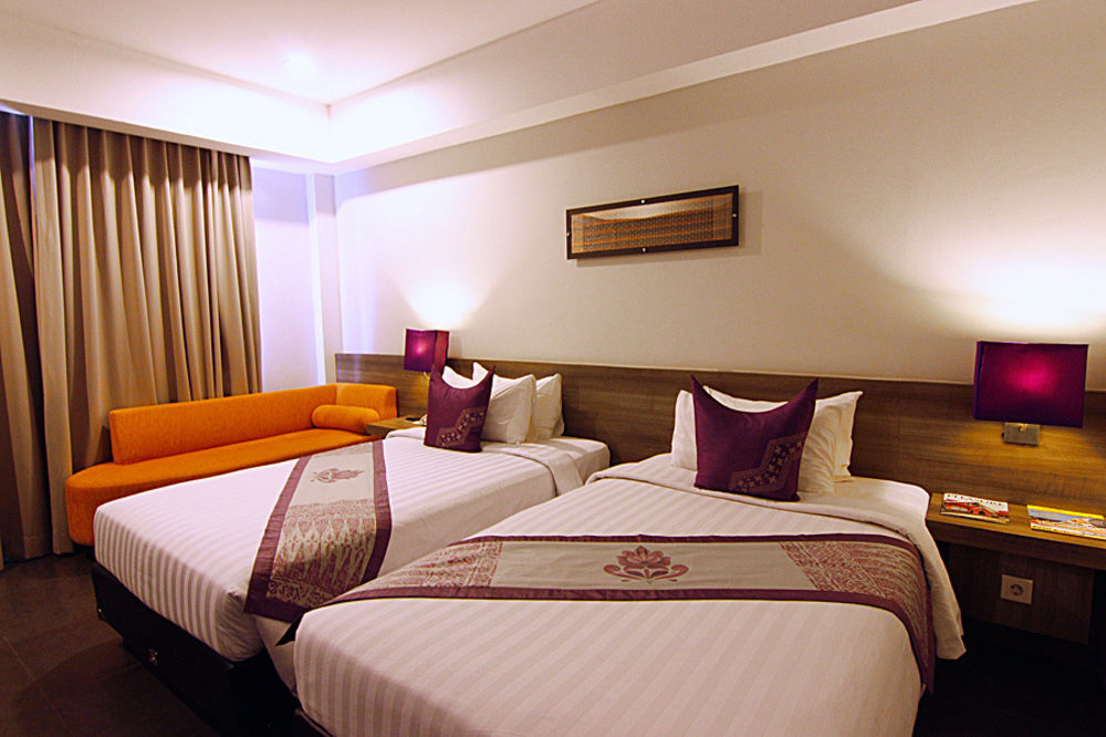 Truntum Padang Hotel Exterior foto