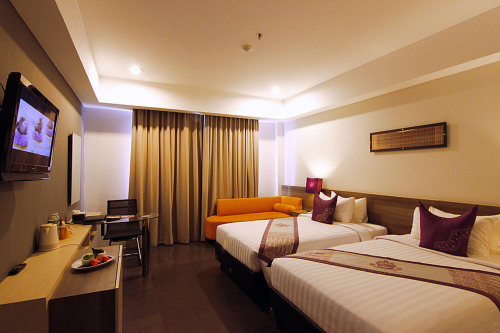 Truntum Padang Hotel Exterior foto