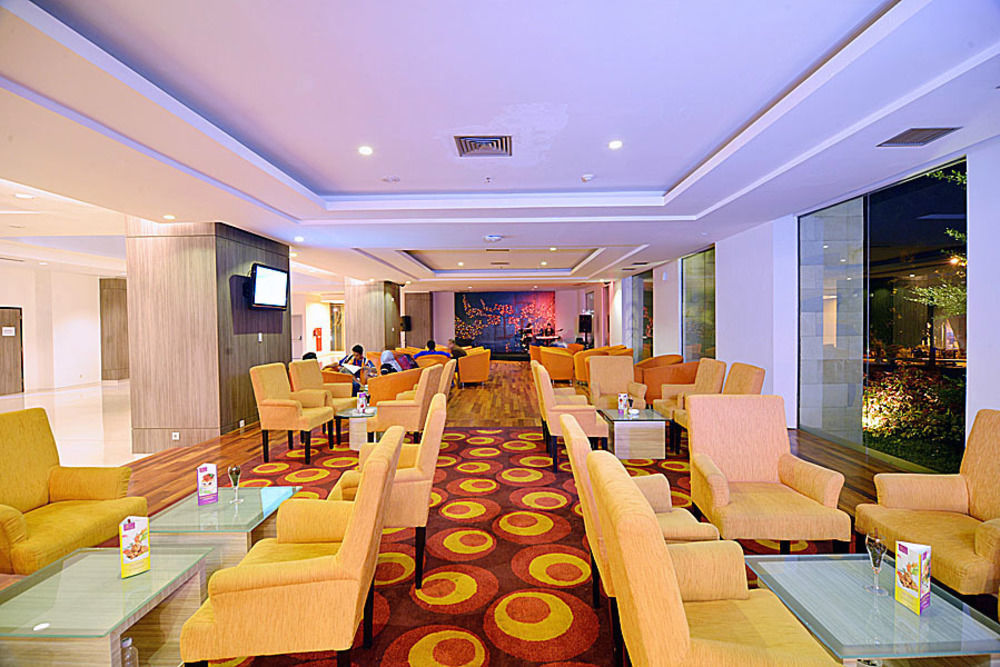 Truntum Padang Hotel Exterior foto
